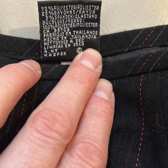 Pinstripe business skirt - Picture 5 of 6